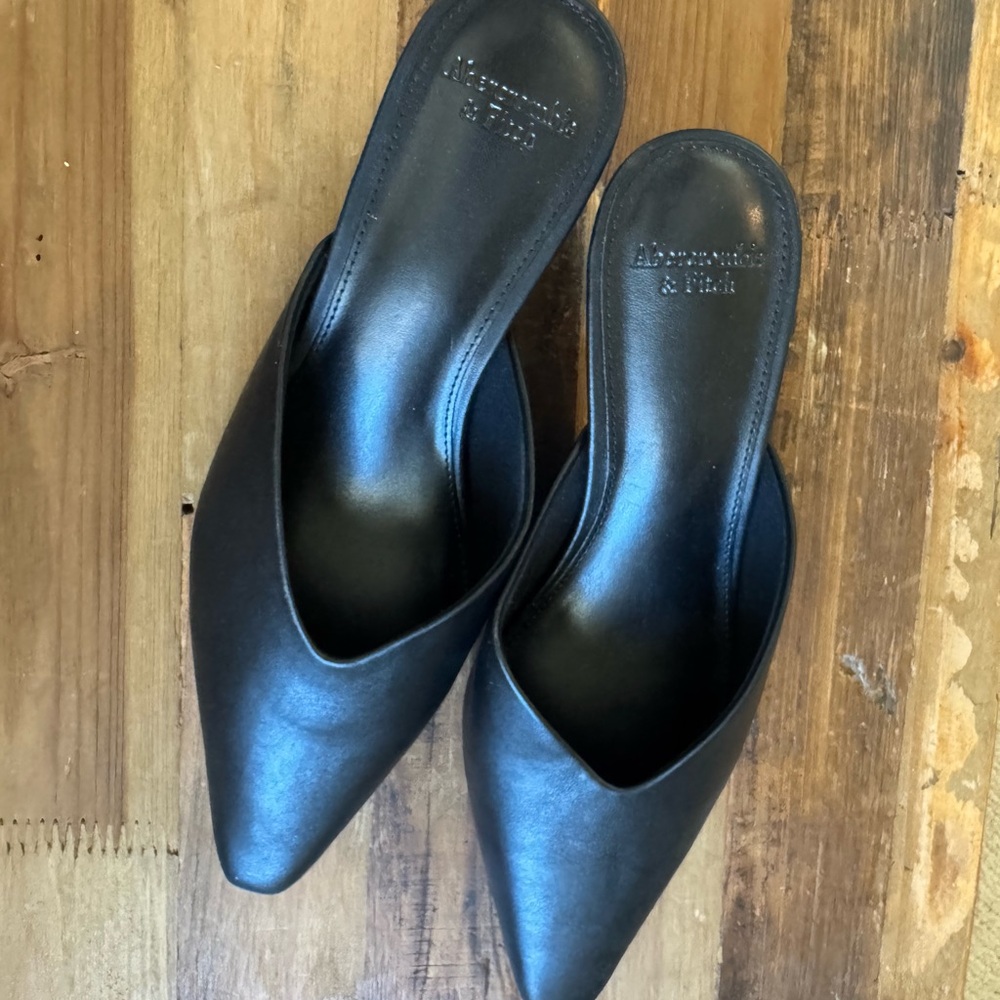 Abercrombie & Fitch Black Mules